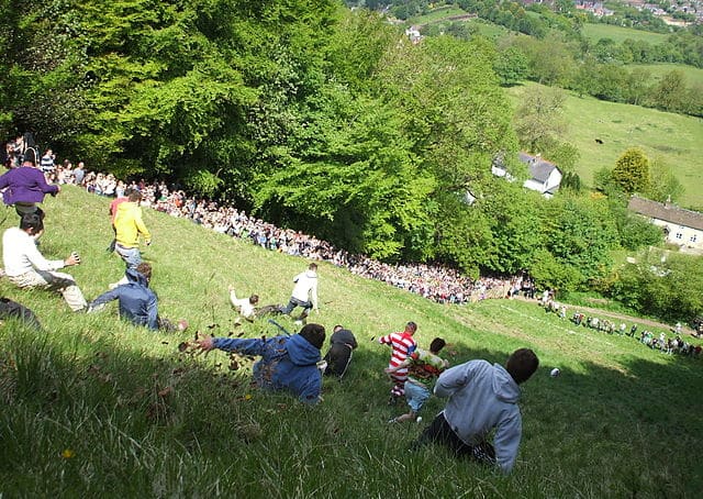 Conoscete il “Cheese-rolling” di Gloucester?